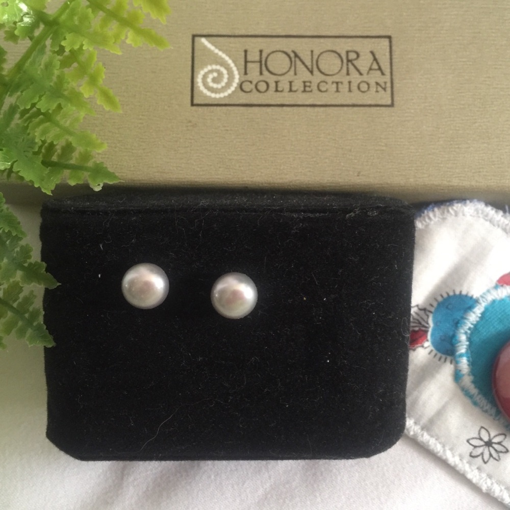 Honora collection pearl earrings in dove gray